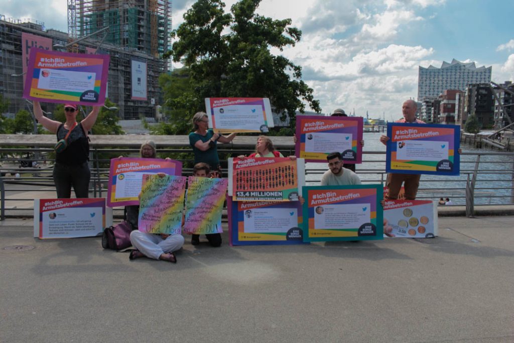 Der gesamte Fotoflashmob mit ihren Plakaten