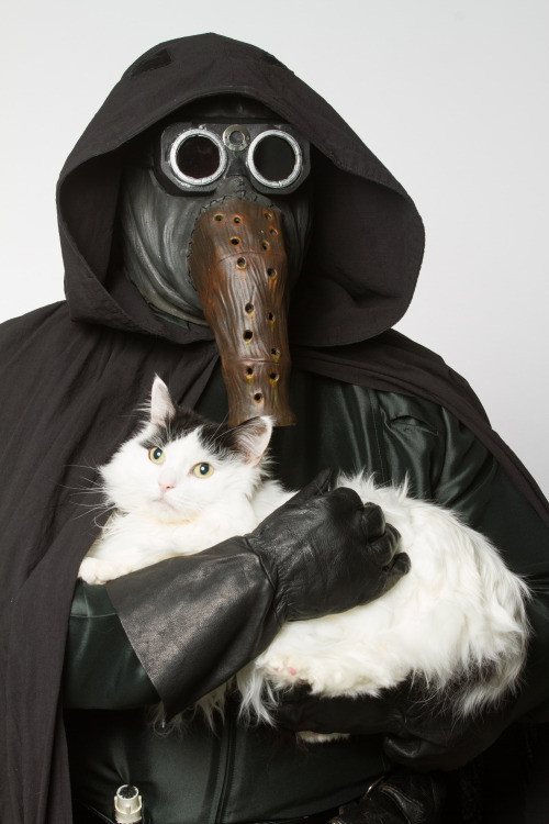 Star Wars creature, a kubaz, holding a cute white and black cat with yellow eyes