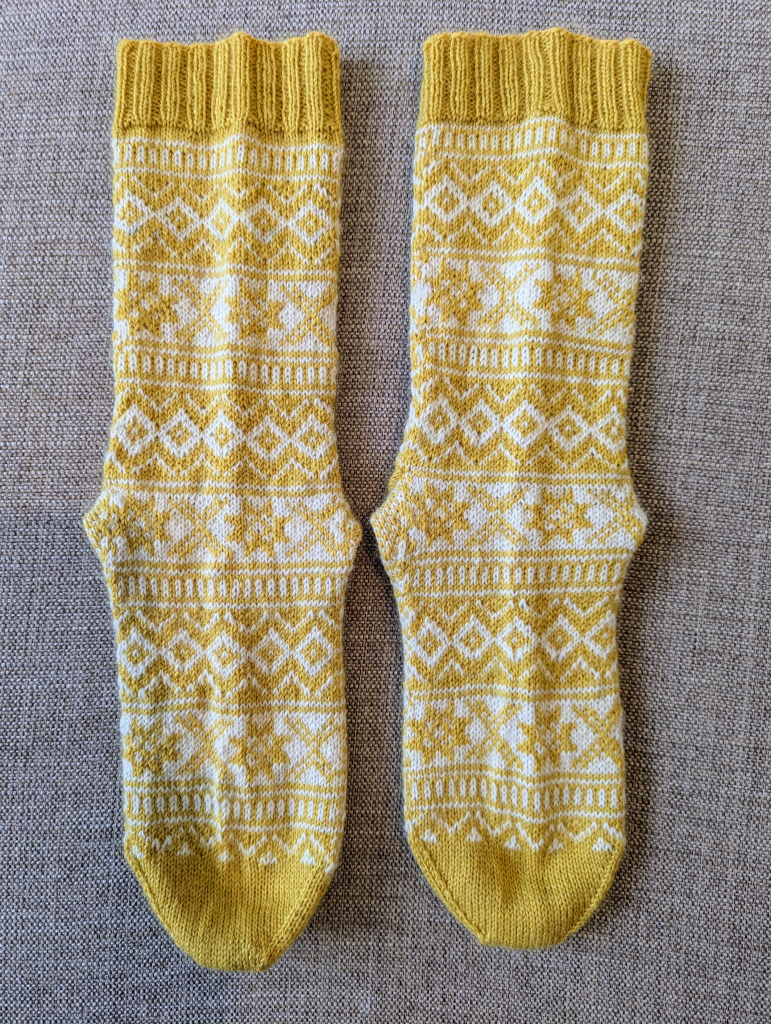 A front view of the socks, giving a better view of the main motifs. 