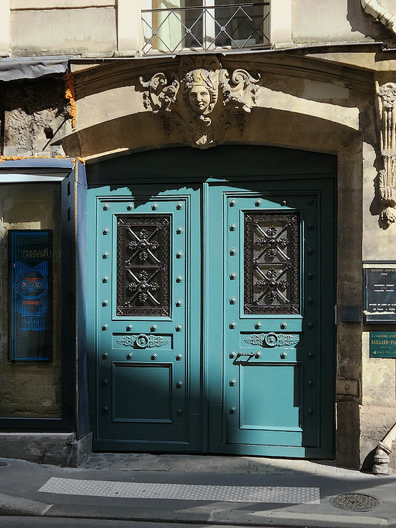 Blue door in Paris