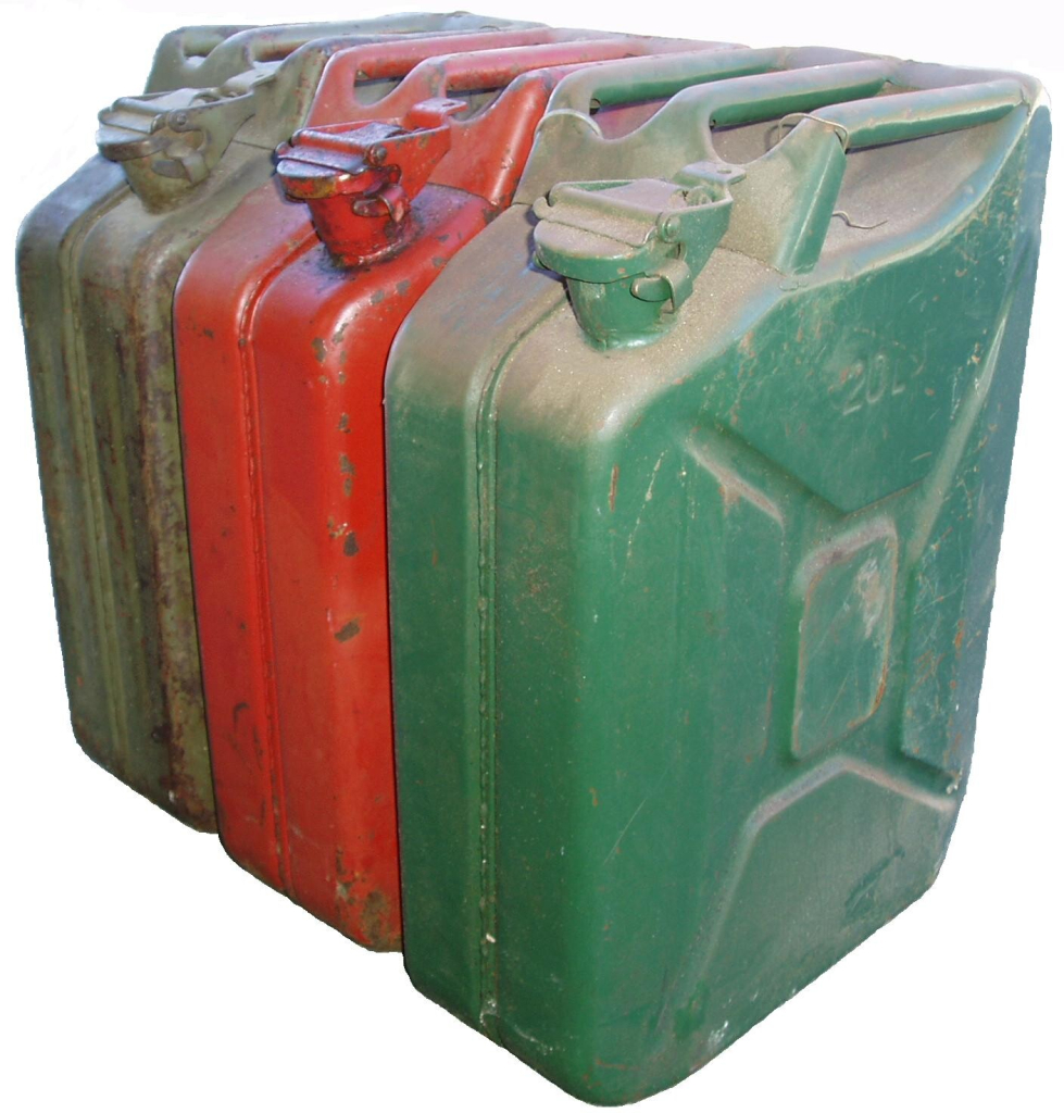 3 jerrycans, green, red and olive diagonally standing beside eachother