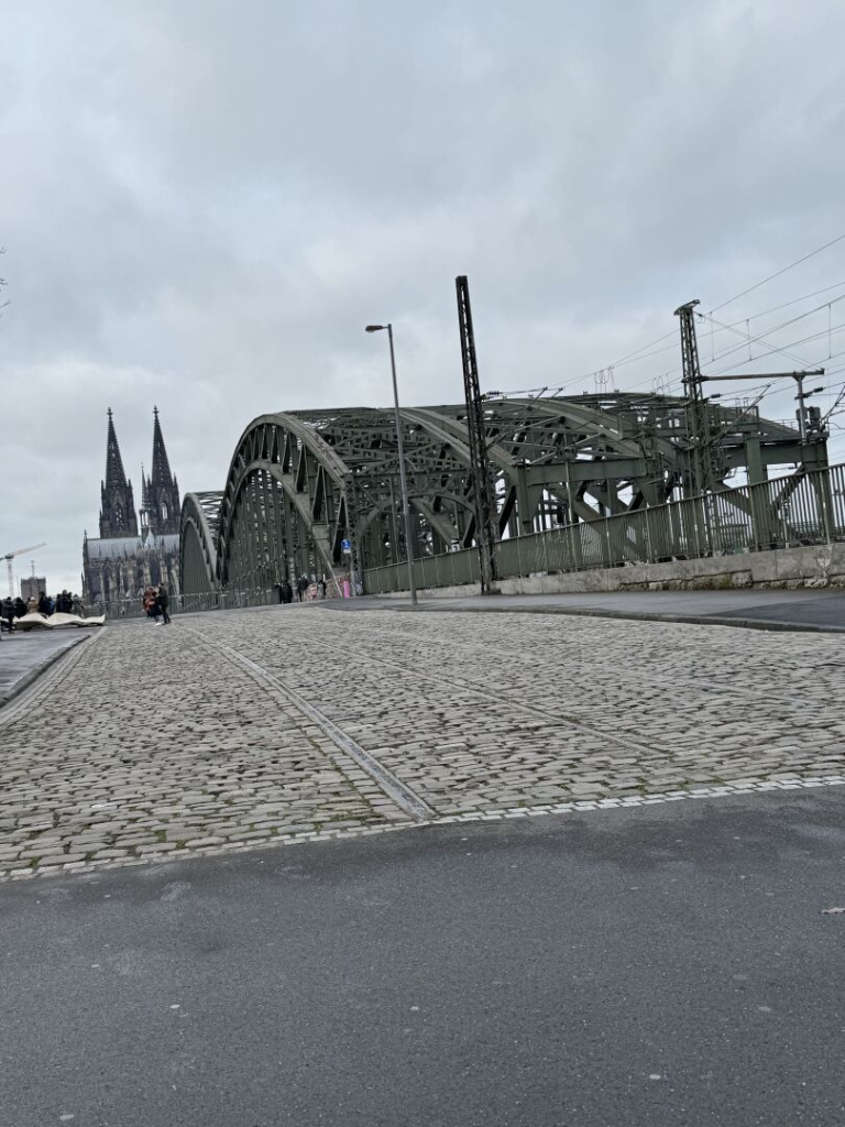 #Köln #cologne #thisiscologne #deutzerbruecke #hohenzollernbruecke #sightseeing #travel #cycling #radfahren #blog #fahrradblog
https://warumichradfahre.blog/