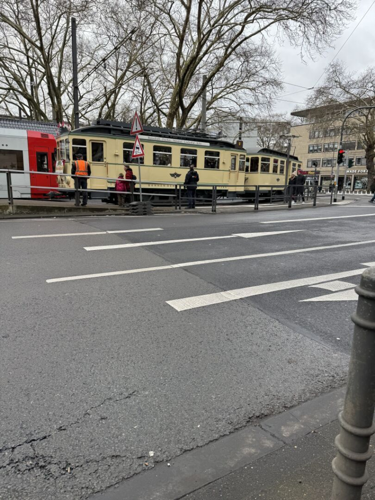 #Köln #cologne #thisiscologne #altstadt #sightseeing #travel #cycling #radfahren #blog #fahrradblog
https://warumichradfahre.blog/