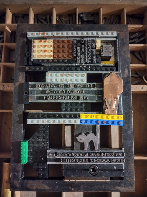 Printing forme (typographical characters arranged in a chase) with blocks and legos to create vintage and radical prints