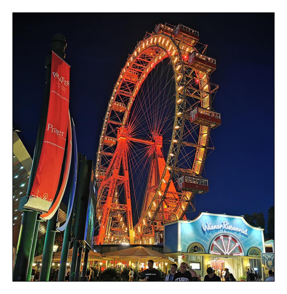 Riesenrad im Wiener Prater bei Nacht. Ferris wheel in the Prater park at night. 