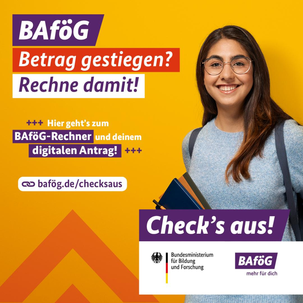 Zu sehen ist eine Studentin. Die Bildaufschrift lautet: 
BAföG: Beitrag gestiegen? Rechne damit! Hier geht's zum BAföG-Rechner und deinem digitalen Antrag!
bafög.de/checksaus.