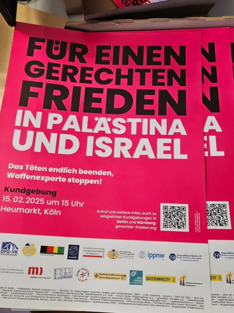 Pinkes Plakat "Für einen gerechten Frieden in Palästina und Israel" Kundgebung: 15.2.25 um 15 Uhr. Heumarkt Köln. Unten die Logos der unterstützenden Organisationen, u.a. medico international, DFG-VK, ippnw und forumZFD