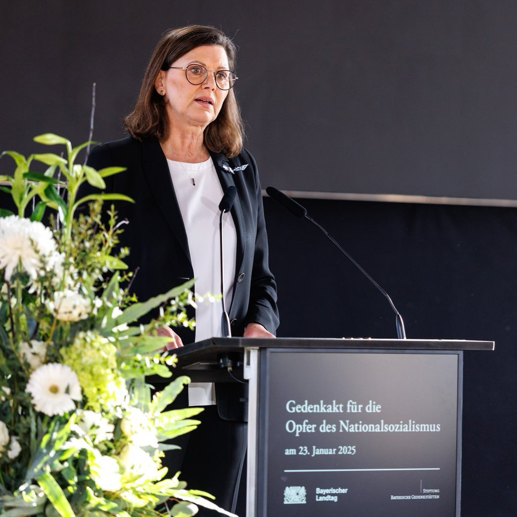 Landtagspräsidentin Ilse Aigner beim Gedenkakt für die Opfer des Nationalsozialismus. | Foto: Matthias Balk