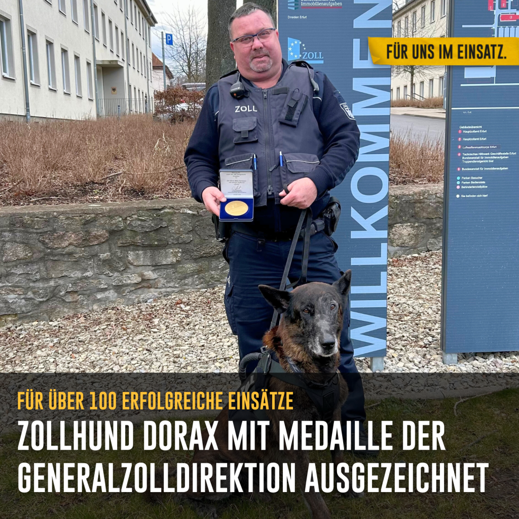 Foto von Zollhund Dorax und seinem Hundeführer Olli

Text: Für über 100 erfolgreiche Einsätze - Zollhund Dorax mit Medaille der Generalzolldirektion ausgezeichnet. 