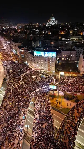 huge crowds blocking traffic in belgrade