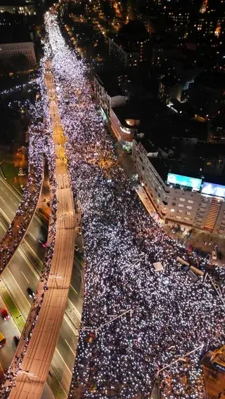 huge crowds blocking traffic in belgrade