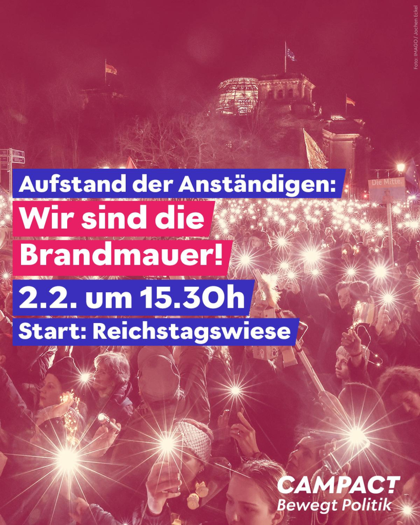 Große Menschenmenge vor dem Reichstagsgebäude in Berlin bei einer Lichterdemonstration. Viele halten Lichter oder Handytaschenlampen hoch. Über dem Bild steht, groß und farblich hervorgehoben: „Aufstand der Anständigen: Wir sind die Brandmauer!“ Darunter stehen Datum, Uhrzeit und Ort der Demonstration: „2.2. um 15.30h, Start: Reichstagswiese“. Unten rechts das Campact-Logo: „Campact – Bewegt Politik“.