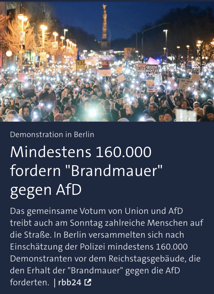 A headline as cited on German TV news web site. The picture shows a sea of people with lights with Berlin's Victory Column in the background.