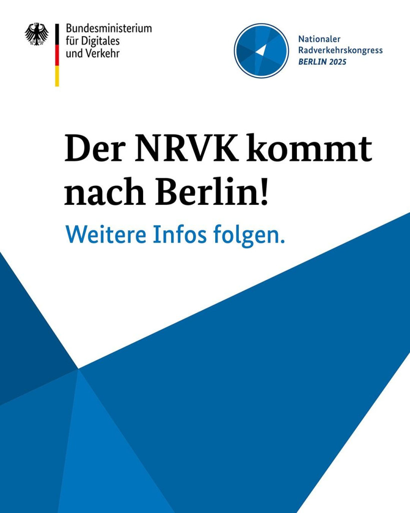 Grafik  in weiß und blau mit Titel: Der NRVK kommt nach Berlin! Weitere Infos folgen. Oben links ist das Logo des BMDV, ober rechts des Nationalen Radverkehrskongresses.