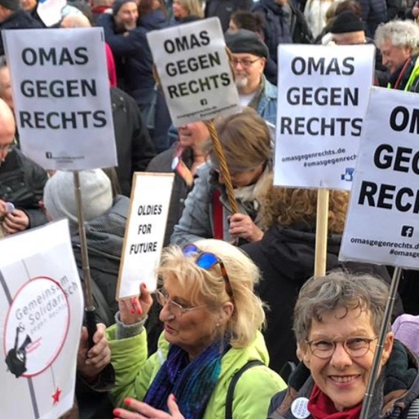 Picture of a group of Grannies Against The Right, picture source: https://www.omas-gegen-rechts.org