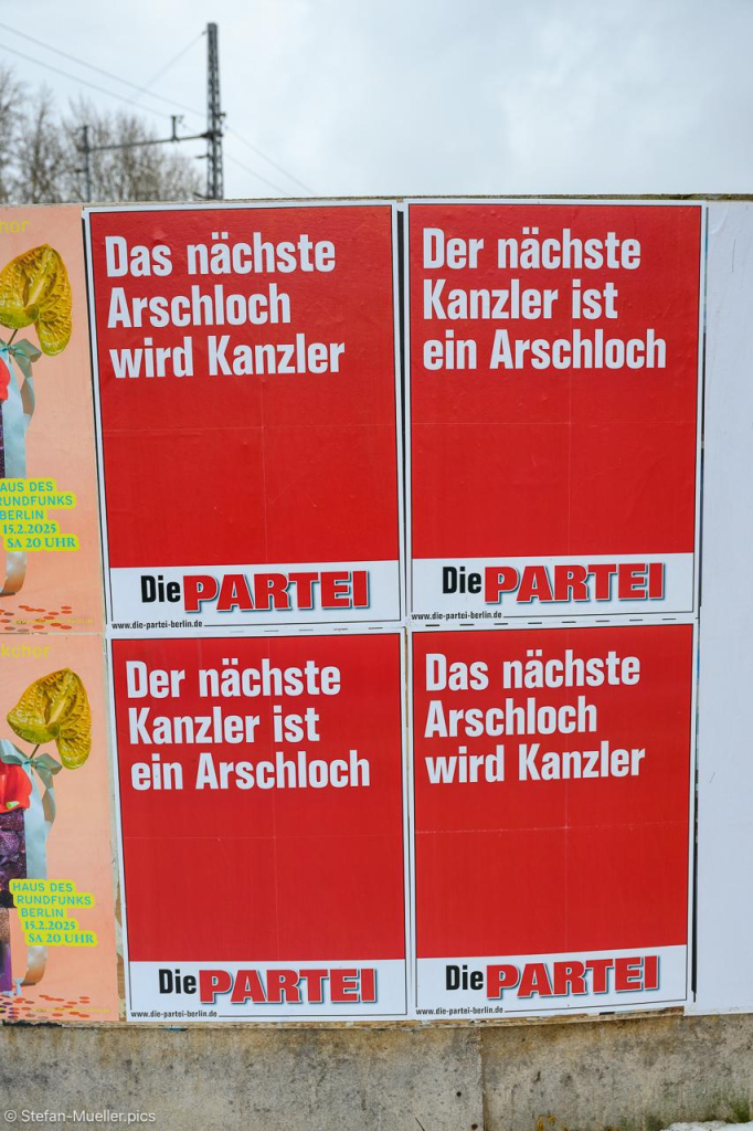 Wahlwerbung der Partei Die PARTEI: Das nächste Arschloch wird Kanzler / Der nächste Kanzler ist ein Arschloch. Berlin, 14.02.2025