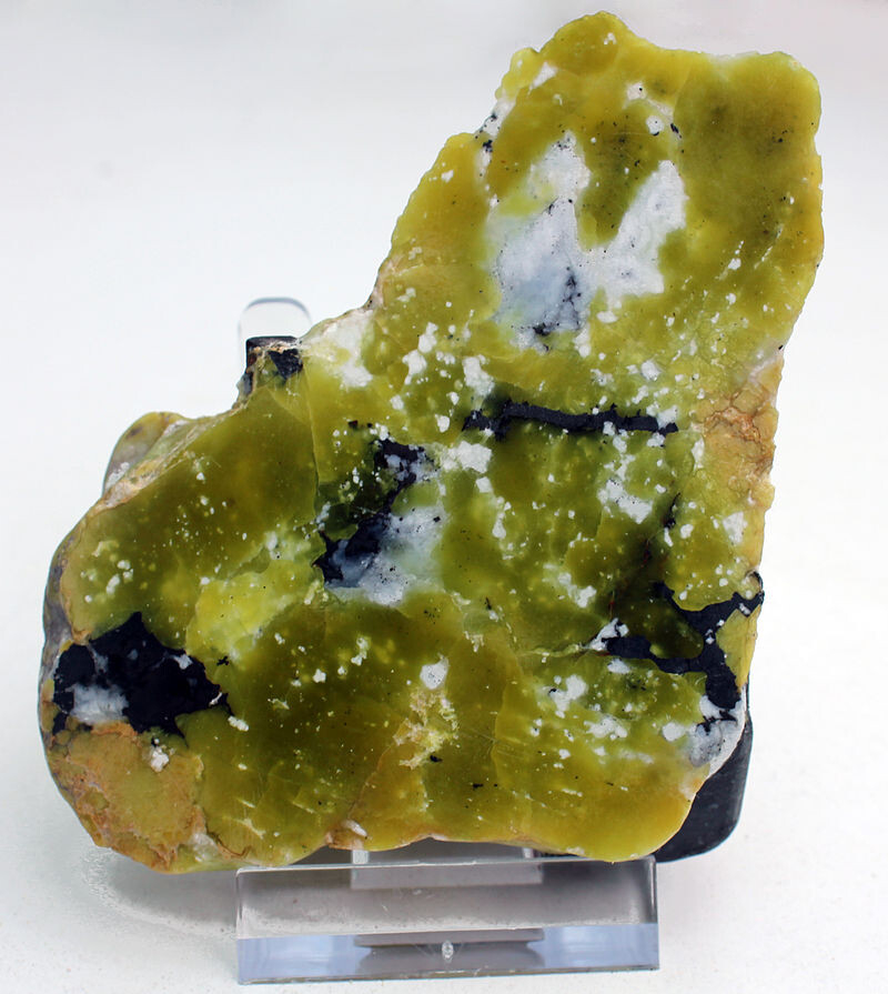 Lizardite (green) with Magnesite (white) and Hematite (black) from Uppland (Sweden) in a photo of a mineral specimen via Wikipedia 