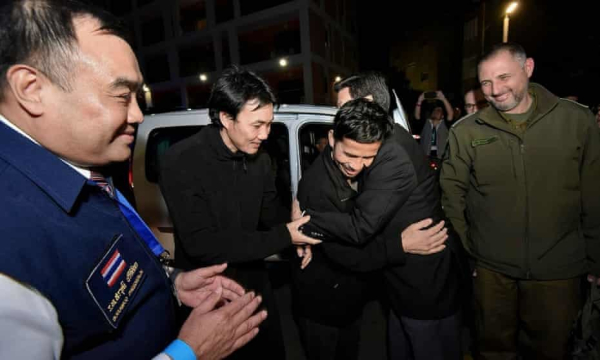 Foreign affairs minister Parnpree Bahiddha-Nukara (second right) with two Thai nationals freed from Hamas captivity at the Shamir Medical Center in Tel Aviv on Wednesday. Photograph: Ministry of Foreign Affairs/EPA