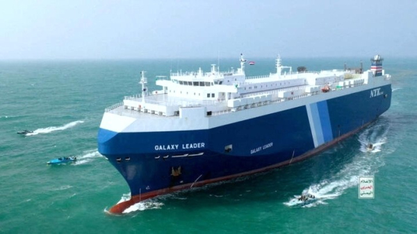 The Galaxy Leader cargo ship is surrounded by Houthi boats in the Red Sea in this photo released on November 20, 2023. © Houthi media via Reuters 