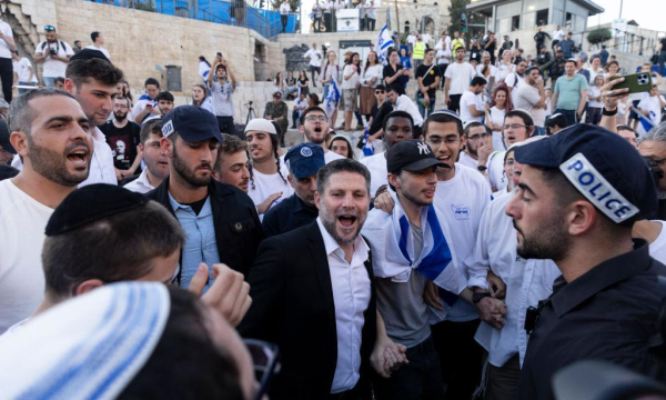 Betzalel Smotrich, en el centro, el pasado 5 de junio en el llamado Día de Jerusalén, que celebra la ocupación de la capital triplemente santa. (Amir Levy / Getty Images)