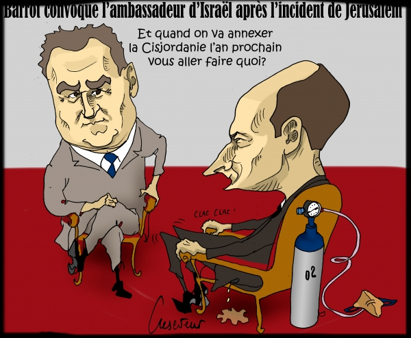 Caricatures de l'ambassadeur d'Israël, Joshua Zarka, et de Jean Noël Barrot. Ils sont dans leur fauteuil, face à face. Zarka, ne se démonte pas: Et quand on va annexer la Cisjordanie l'an prochain, vous allez faire quoi? Barrot se fait pipi dessus et claque des genoux. Derrière son fauteuil il a préparé une bonbonne d'oxygène.