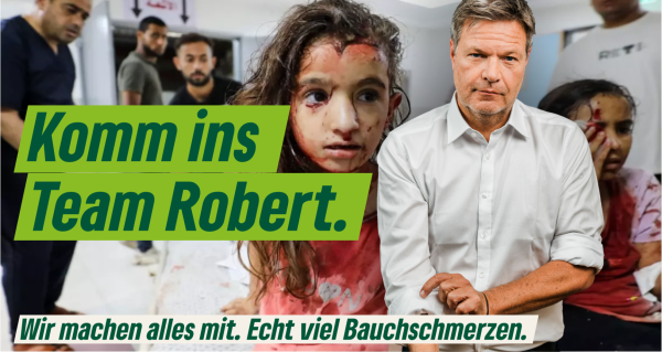 Im Vordergrund rechts Robert Habeck, der die Ärmel seines weißen Hemds hochkremeplt und mit dem Blick in die Kamera Augenkontakt sucht. Im Hintergrund das Bild eines verletzten Mädchens aus Gaza mit Blut im Gesicht, dass in einer Notaufnahme sitzt und apathisch zur Seite blickt. Im Hintergrund ein weiteres verletztes Mädchen, das einen Verband gegen ihr blutiges Gesicht hält. Darüber gelegt ein großer Text "Komm ins Team Robert." mit dem Untertitel "Wir machen alles mit. Echt viel Bauchschmerzen.".