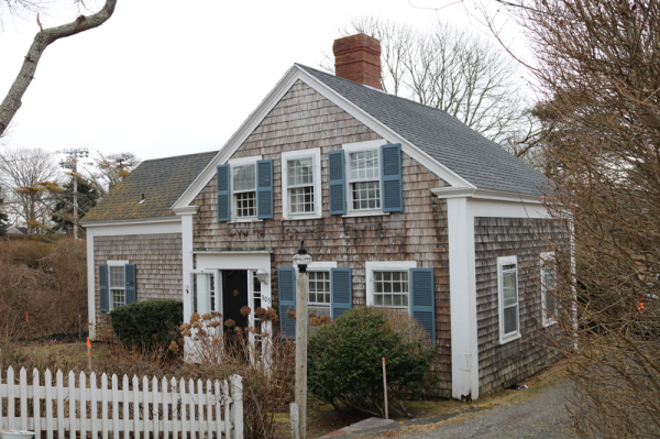 run-down but cute cottage in Chatham, Massachusetts