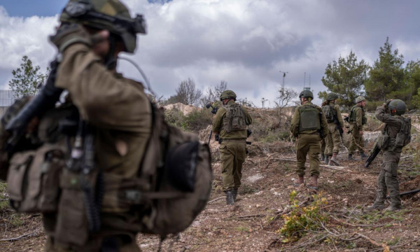 Soldados israelíes, tras cruzar la frontera de Líbano. (Ilia Yefimovich/picture alliance via Getty Images)