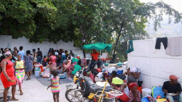 Aquest any més de 700.000 haitians han hagut d'abandonar casa seva per la violència de les bandes armades i refugiar-se en camps de desplaçats com el de Bourdon. (Reuters/Marckinson Pierre)