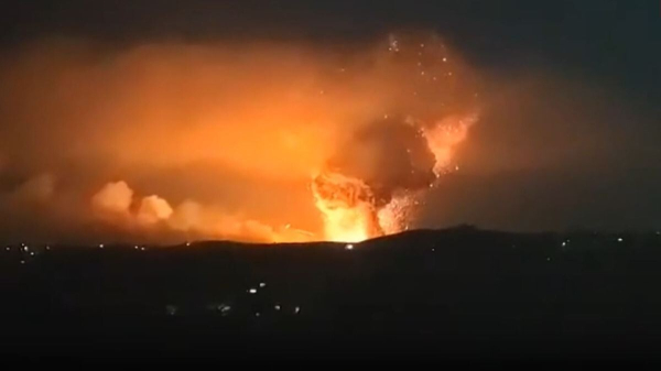 Gewaltige Explosion auf Video: Israel löst durch Angriff auf Waffenlager Erdbeben aus