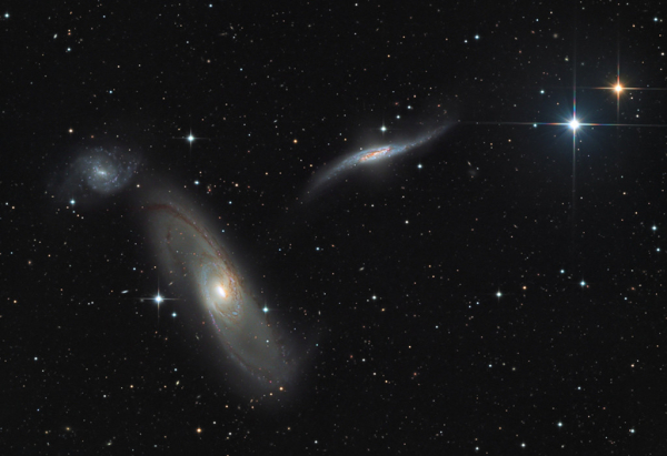 Arp 286: Trio in Virgo