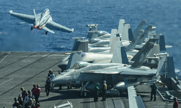 Photo: US aircraft onm a carrier