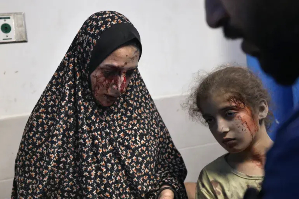 A wounded mother & daughter, al-Shifa hospital.