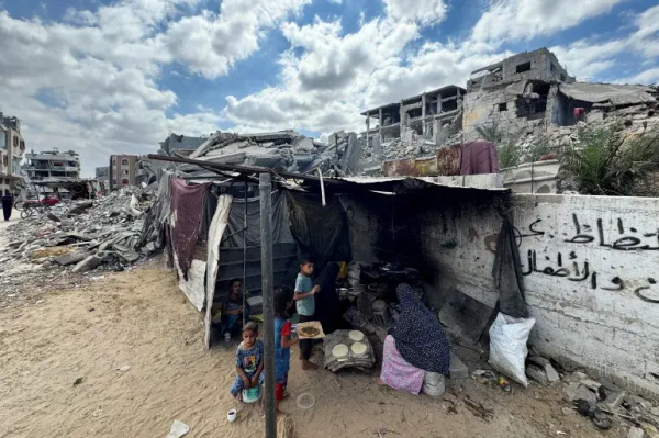 A makeshift shelter in Khan Younis, October 7, M. Salem