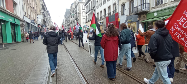 Autre vue de dos de la manif, au milieu du cortège.