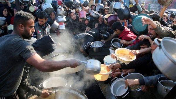 El fred i la gana agreugen la precarietat dels palestins a Gaza (Reuters/Hatem Khaled)