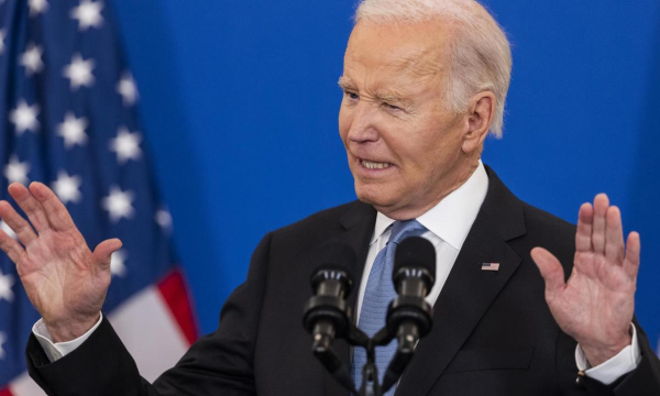 Joe Biden, ayer, durante su comparecencia de balance en Política Exterior en el Departamento de Estado, en Washington. (JIM LO SCALZO / EFE / EPA)