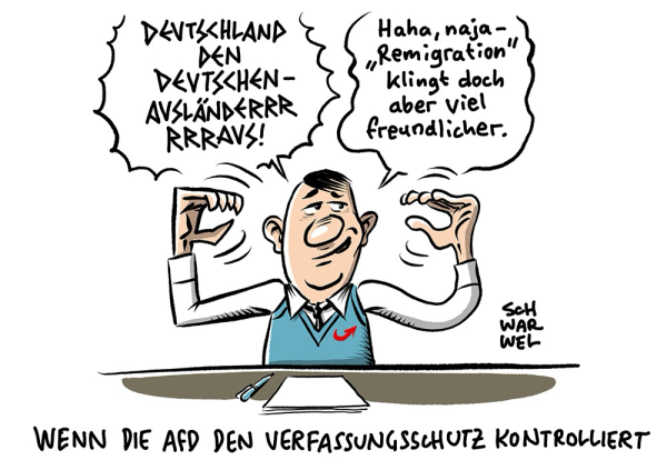 Ein AfD-Politiker mit Hitlerfrisur an einem Versammlungstisch lässt seine Hände einen Dialog führen. Rechte Hand: „D EVUTSCHLAND DEN DEUTSCHEN - AUSLÄNDERRR RRRAUS!“ Linke Hand: „Haha, naja -„Remigration" klingt doch aber viel freundlicher.“ Unterzeile: „WENN DIE AFD DEN VERFASSUNGSSCHUTZ KONTROLLIERT“ (Credit: Schwarwel)