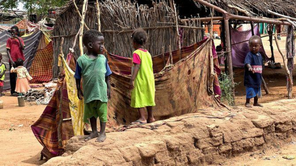 Infants sudanesos desplaçats, en un camp a Darfur (Reuters/Mohamed Jamal Jebrel)