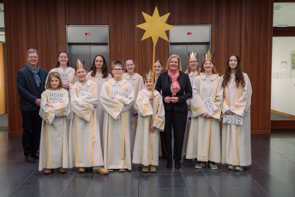 Sternsinger mit BM Faeser