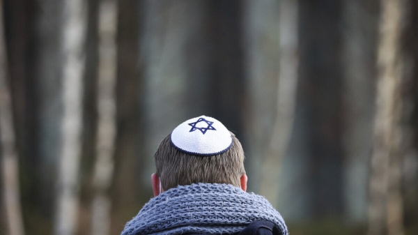 Våbenhvile skaber håb blandt jøder i Danmark. Men antisemitismen hænger fast, frygter ekspert