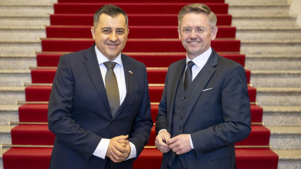 Der neue Generalkonsul der Republik Bulgarien in München, Stefan Jonkov, mit dem I. Landtagsvizepräsidenten Tobias Reiß im Bayerischen Landtag. | Foto: Lennart Preiss