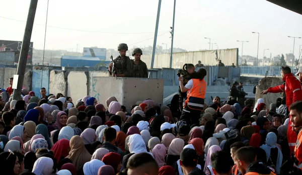 Qalandiya checkpoint. Dozens of checkpoints were set up to please Smotrich and his gangs and to prevent Palestinians from celebrating. Photo: ISSAM RIMAWI / Anadolu Agency via AFP