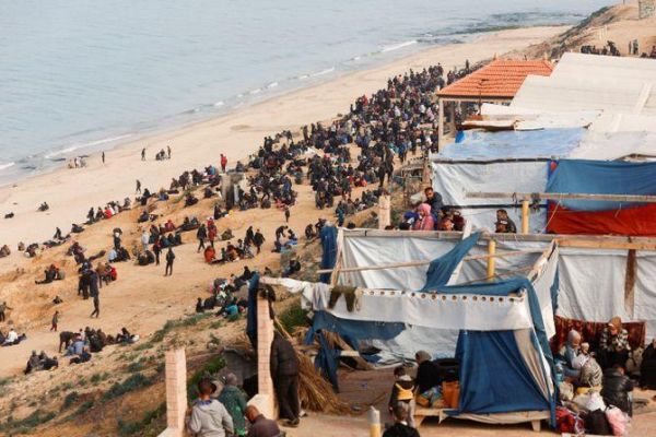 Palestins que van desplaçar-se al sud de Gaza per les ordres de l'exèrcit israelià esperen poder retornar a casa (Reuters/Mohammed Salem)