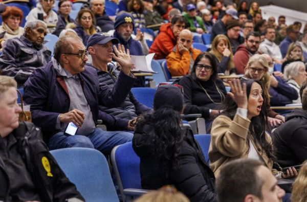 Palisades town hall participants