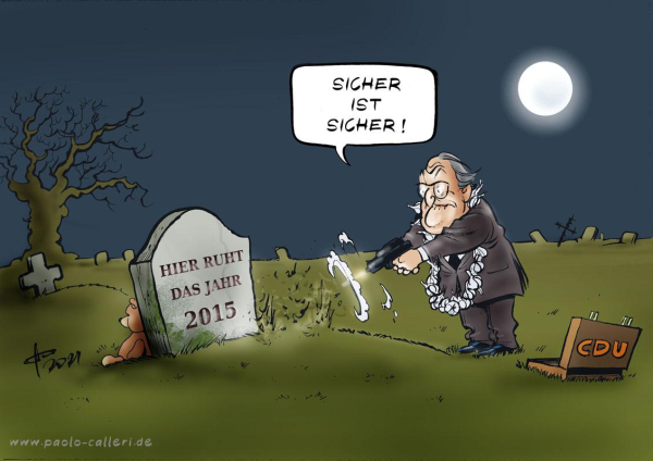 Karikatur aus dem Jahr 2021. Ein alter Herr mit Brille und Anzug steht nachts auf einem Friedhof und schießt mit einer Pistole auf ein Grab. Um seinen Hals hängt eine Kette aus Knoblauchknollen. Auf dem Grabstein steht geschrieben: Hier ruht das Jahr 2015. Am Grabstein angelehnt ist ein Teddybär. Die Pistole hat der Mann wohl aus einem Aktenkoffer geholt auf der C D U geschrieben steht. Während er auf das Grab schießt, spricht er zu sich: Sicher ist sicher!