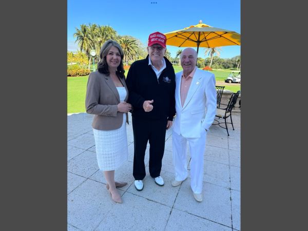 Danielle Smith with Kevin O’Leary, Trump standing between them, at Mar-a-Lago. Schmoozing and busy kissing the ring and selling out their country.