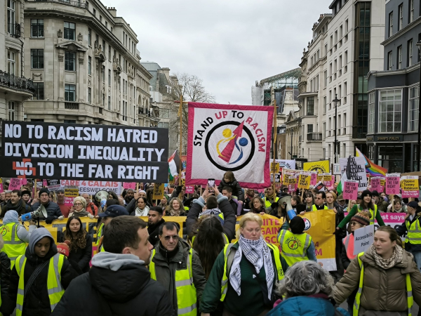 Huge crowd in central London holding various banners reading
STAND UP TO RACISM
SMASH THE FAR RIGHT
OPPOSE TOMMY ROBINSON
NO TO RACISM, HATRED, DIVISION, INEQUALITY
NO TO THE FAR RIGHT