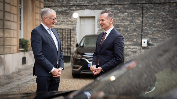 In Paris trifft Volker Wissing den deutschen Botschafter in Frankreich, Stephan Steinlein.

