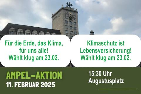 Vor dem Hintergrund des Leipziger Kroch-Hochhauses sind zwei Plakate zu sehen mit folgenden Texten: Für die Erde, das Klima, für uns alle! Wählt klug am 23.02. und Klimaschutz ist Lebensversicherung! Wählt klug am 23.02. Darunter folgt der Text: Ampelaktion, 11. Februar 2025, 15:30 Uhr Augustusplatz